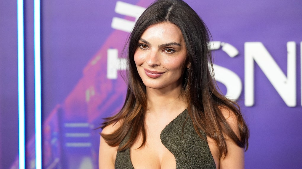emily ratajkowski disgusted by all-female blue origin space mission