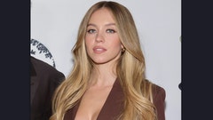 sydney sweeney breakup karaoke ringless finger