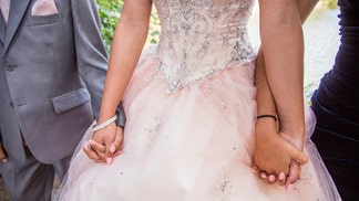 bride's sister exposes affair before wedding