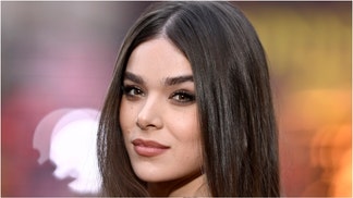 Hailee Steinfeld has the internet on edge with her performance in "Sinners." What is the movie about? Check out the reactions on social media. (Photo by Gareth Cattermole/Getty Images)
