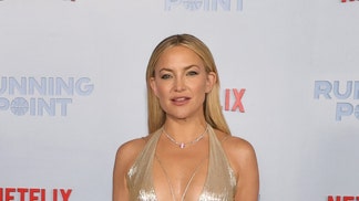 kate hudson loves spring and side boob