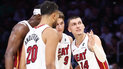 miami heat reporter trish christakis viral photo has the internet talking