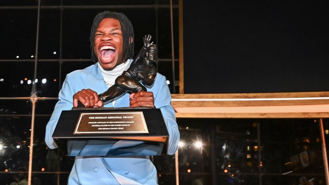 Colorado Buffaloes dual-threat Travis Hunter is a heavy favorite to go No. 2 overall in the 2025 NFL Draft at Lambeau Field in Green Bay, Wisconsin. (Photo credit: Todd Van Emst-Imagn Images)