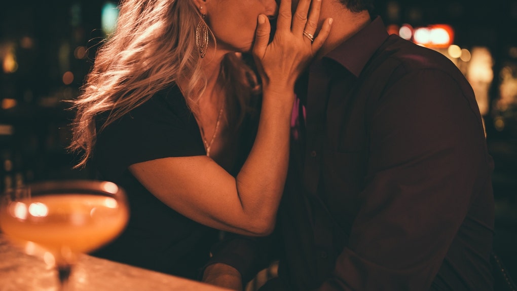 florida couple frisky at bar