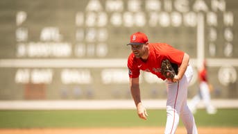Liam Hendriks preparing to throw a pitch