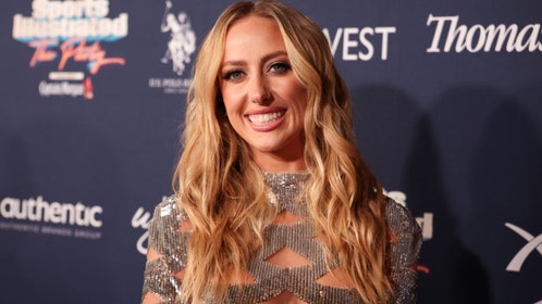 Brittany Mahomes enjoys an offseason beach vacation, Kay Adams dumps out draft content and Chuck Schumer is the worst.