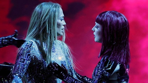 jennifer lopez made out with two of her backup dancers