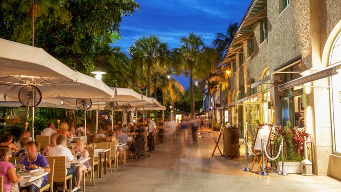 frisky couple arrested florida bar