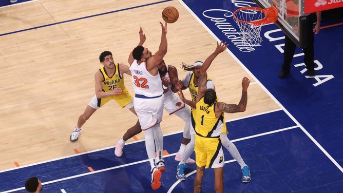 New York Knicks C Karl-Anthony Towns shoots over the Indiana Pacers during Game 2 of the 2025 Eastern Conference Finals at Madison Square Garden. (Photo Credit: Vincent Carchietta-Imagn Images)