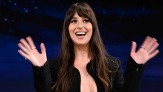 dakota johnson cleavage jimmy fallon