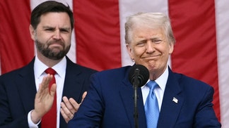 Donald Trump tricks JD Vance.