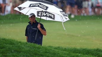 viktor hovland holding an umbrella