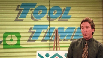 woman makes her hinge matches do the tim allen grunt