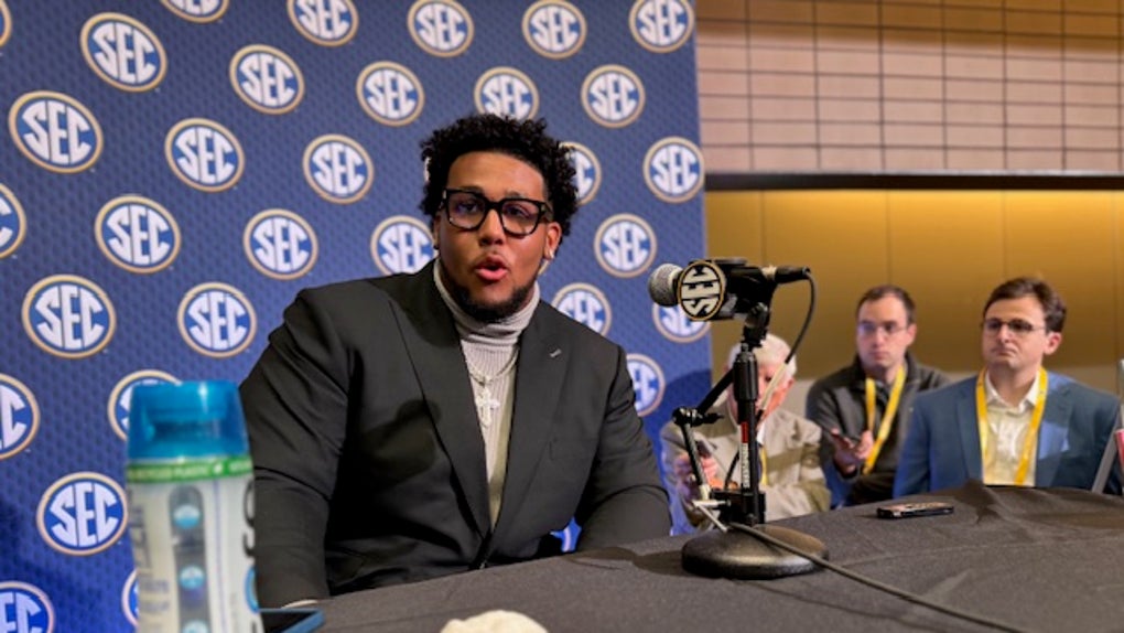 Alabama's Kadyn Proctor Changing The Narrative On How 'Big Guys Smell', With Cologne Collection

Via: Trey Wallace