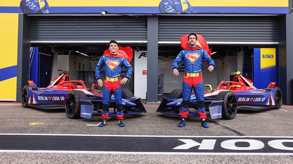 Lola Superman livery