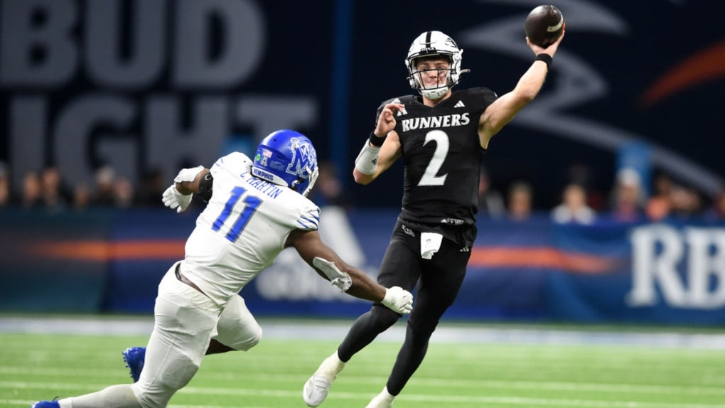 We've got leaked DMs between a Memphis DB and UTSA's QB ahead of last year's meeting.