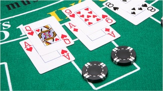 A video of Resorts World allegedly denying a comped smoothie for someone playing $25,000 hands is going viral. Watch the video. (Credit: Getty Images Creatives)