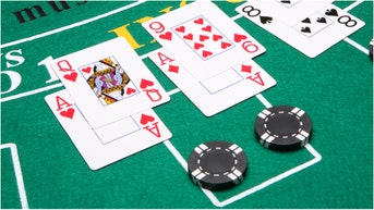 A video of Resorts World allegedly denying a comped smoothie for someone playing $25,000 hands is going viral. Watch the video. (Credit: Getty Images Creatives)
