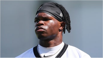 Travis Hunter's dad, Travis Hunter Sr., was arrested in Florida for allegedly violating his probation. What are the details of the arrest? Why is he on probation. (Photo by Logan Bowles/Getty Images)