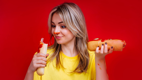 Cowboys Cheerleader Breaks The Rules, Flip Phones Make A Comeback & Take Me Out To The Wiener Drop