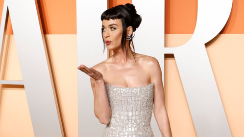 Katy Perry Gets Cozy With Justin Trudeau, Weak Eric Swalwell Gets Crushed & Readers Advise On Grizzly Bears