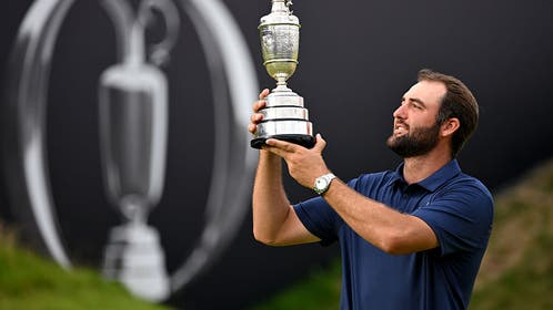 Scottie Scheffler admiring the Claret Jug
