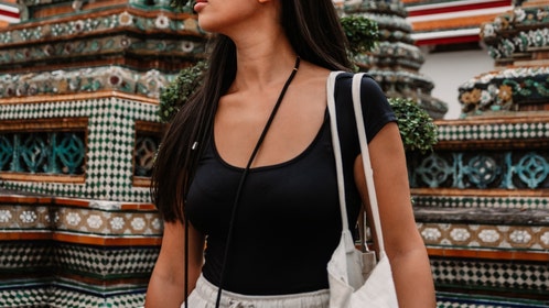 thai woman slept with celibate buddhist monks and extorted millions from them