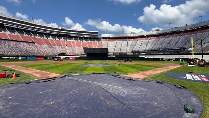 Bristol Motor Speedway has been transformed into a baseball stadium for the Atlanta Braves and Cincinnati Reds. Via: Trey Wallace