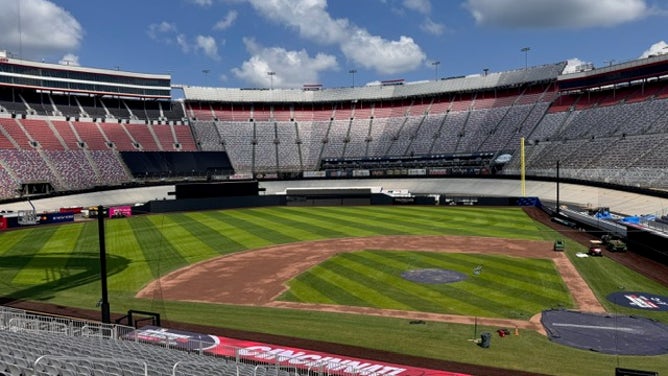 Bristol Motor Speedway has been transformed into a baseball stadium for the Atlanta Braves and Cincinnati Reds. Via: Trey Wallace