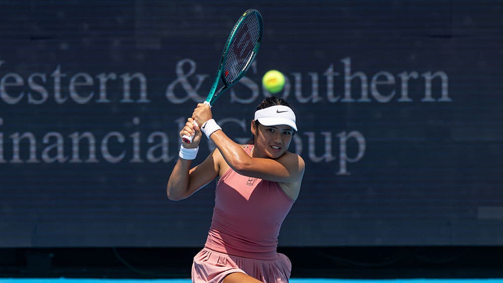 Emma Raducanu hitting a backhand