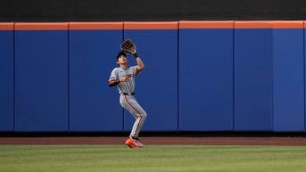 San Francisco Giants outfield Jung Hoo Lee in the outfield