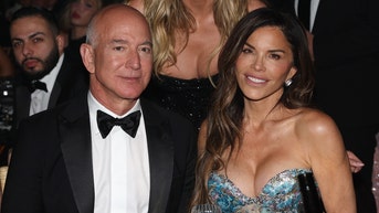jeff bezos reportedly obsessed with making lauren sanchez a bond girl