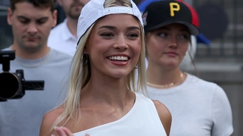 Sophie Cunningham battles a knee brace, Olivia Dunne is ready for college football and JD Vance takes on the left.