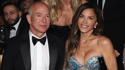 jeff bezos reportedly obsessed with making lauren sanchez a bond girl