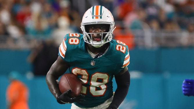 Looking for a fantasy football league-winner in 2025? Dolphins RB De’Von Achane has elite upside and a clear path to dominance.