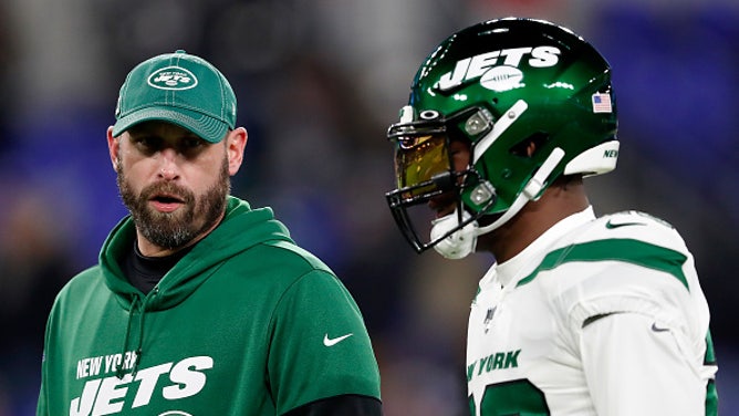 Le'Veon Bell Jabs At Former New York Jets Coach Adam Gase In Random Call-Out