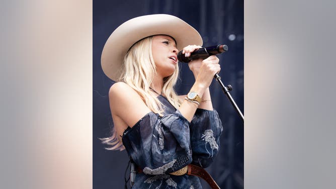 Country Music Stars Have Fans Going Crazy With New Song: LISTEN