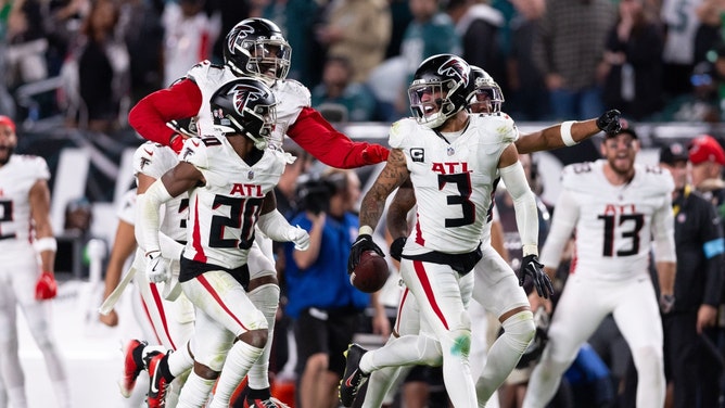 Atlanta Falcons S Jessie Bates III celebrates with teammates after intercepting Philadelphia Eagles QB Jalen Hurts at Lincoln Financial Field. (Photo credit: Bill Streicher-Imagn Images)