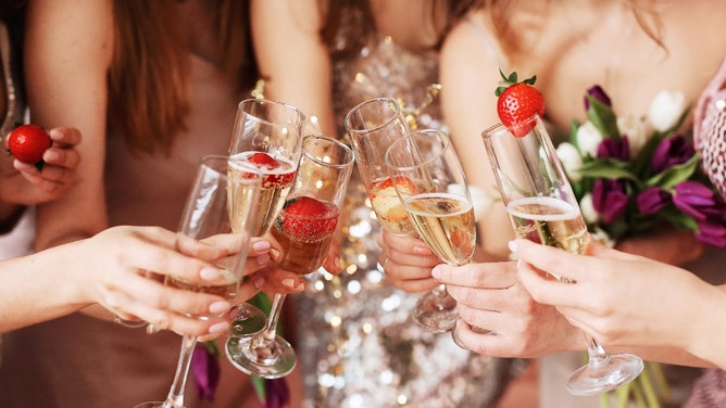 woman calls off wedding after meeting stripper at her bachelorette party