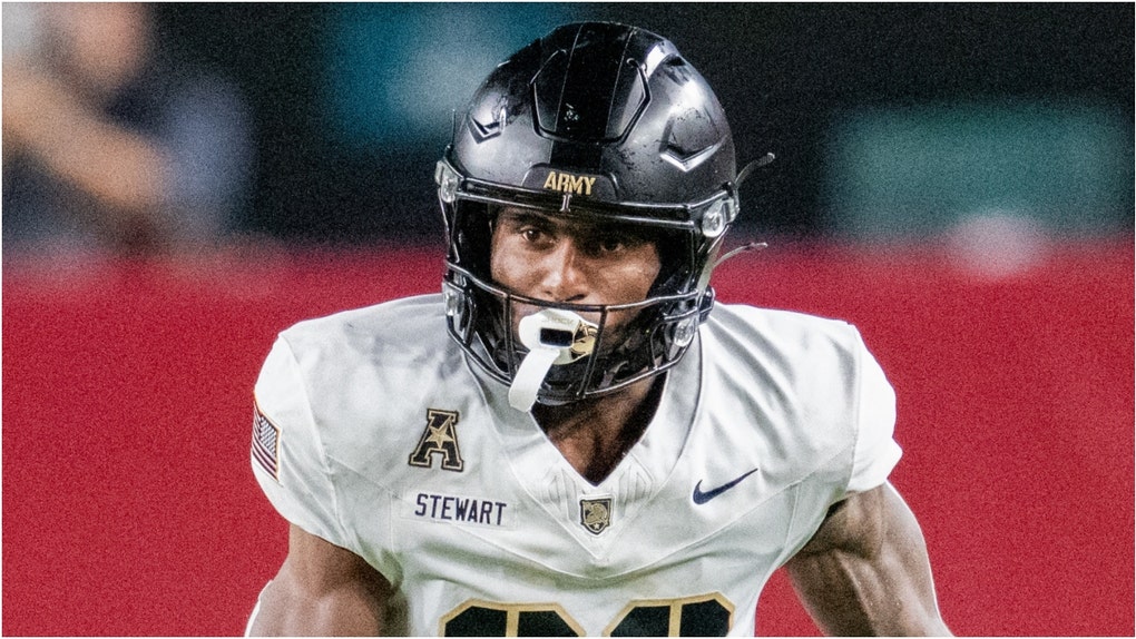 Army Black Knights football player Larry Pickett Jr. saved a man after a car crash. Watch a video of what happened. Who is Larry Pickett? (Photo by Terence Lewis/Icon Sportswire via Getty Images)