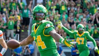 Oregon Ducks against the Oklahoma State Cowboys