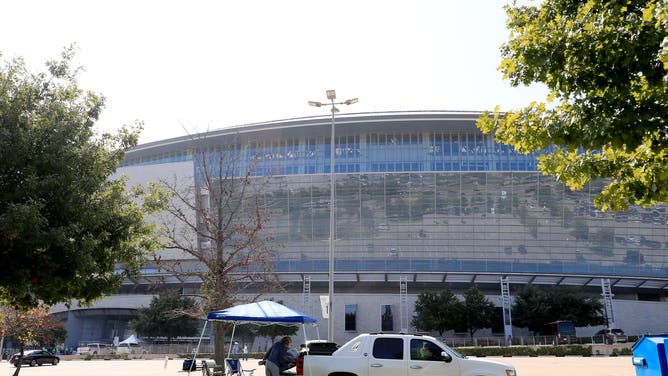 Ground & Pound In The Parking Lot Outside AT&T Stadium As Cowboys & Giants Fans Hold Their Own Overtime
