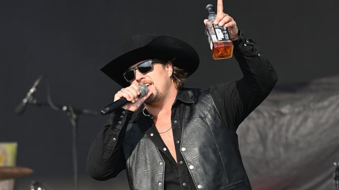 Country Star Pulls Classy Move For School Shooting Victims, Fans Pour On Support: WATCH