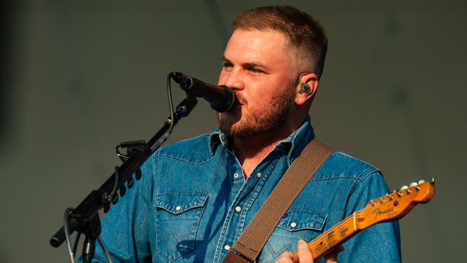 Country Music Star Sets Incredible Attendance Record With Show At Historic Football Stadium: DETAILS