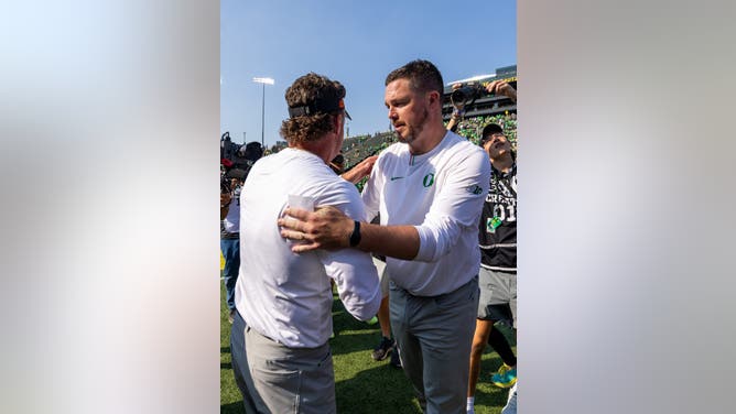 Oregon Coach Subtly Destroys College Football Legend With Just A Few Words: WATCH