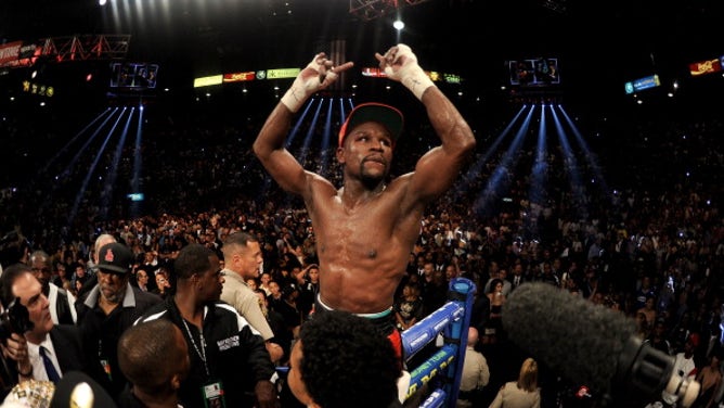 Boxing Fans React To Floyd Mayweather, Mike Tyson Fight: 'Retire Unc!'