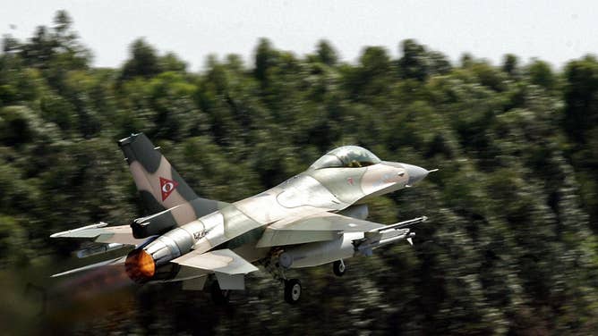 Venezuelan Fighter Jets Buzz American Warship, Need To Be Shot Down: DETAILS