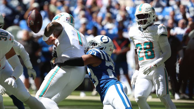 Tua Tagovailoa, Miami Dolphins Play Embarrassing First Half Against Colts