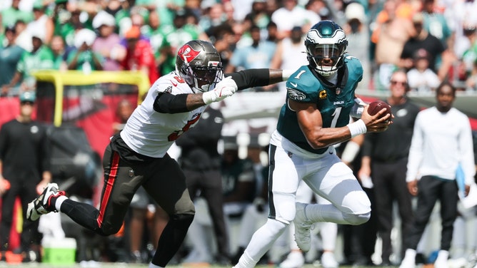 Philadelphia Eagles QB Jalen Hurts scrambling vs. the Tampa Bay Buccaneers at Raymond James Stadium in Florida. (Photo credit: Kim Klement Neitzel-Imagn Images)
