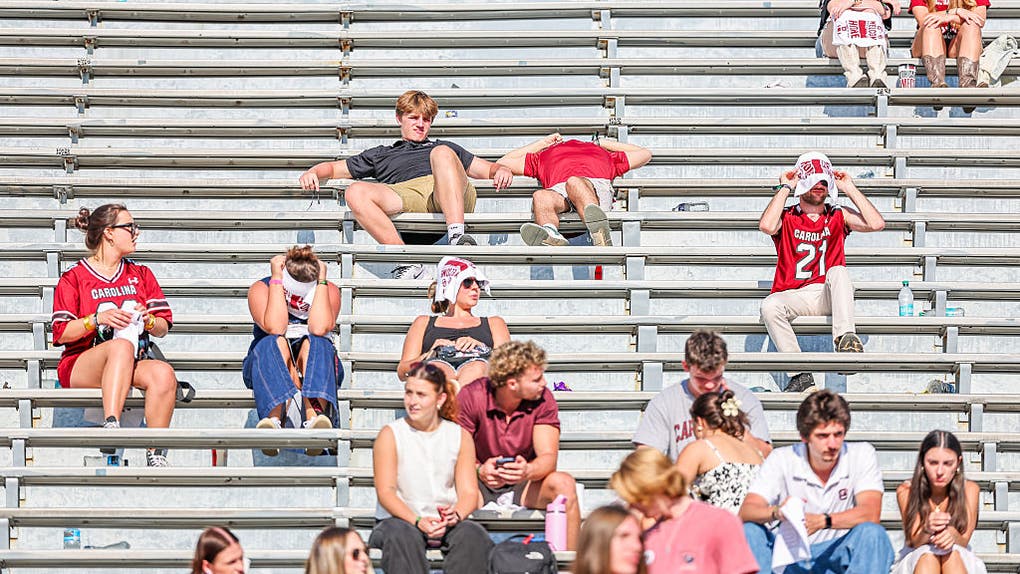 South Carolina Students Embarrass Themselves With Awkward ‘Fire Mike Shula’ Protest After Oklahoma Loss